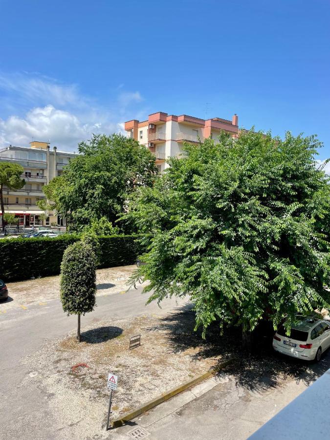 Condominio Centrale 104 Lignano Sabbiadoro Exterior photo